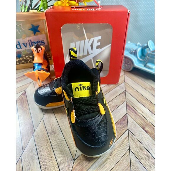 NWOT Nike Max 90 Crib SE (CB), Nike Size 4C, EU size : 19.5w/box, black/yellow